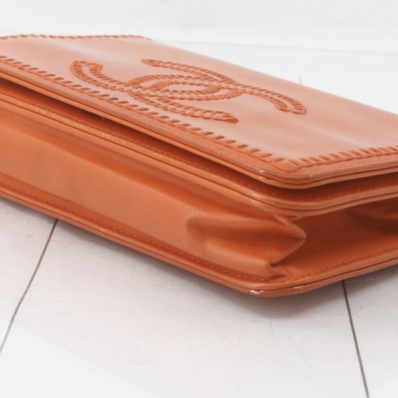 Authentic Chanel Matelasse Patent Leather Crossbody Bag..RARE - Picture 9 of 16